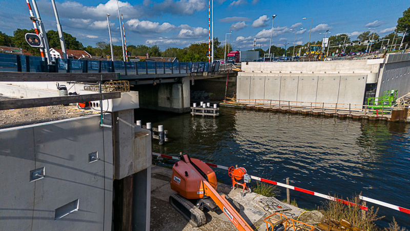 261004-DJI_20261004142120_0219_D-Bouw-Steekterbrug-Alphen