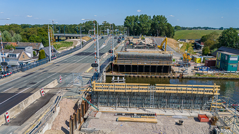 260808-DJI_20260808115516_0057_D-Bouw-Steekterbrug-Alphen